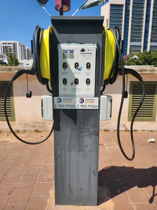 Education car park: dual AC pedestal