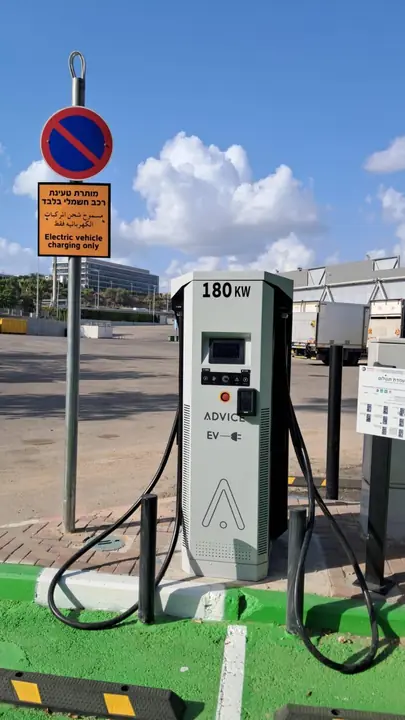 P10: 180 kW DC charger