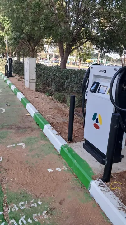 P9: charging bays