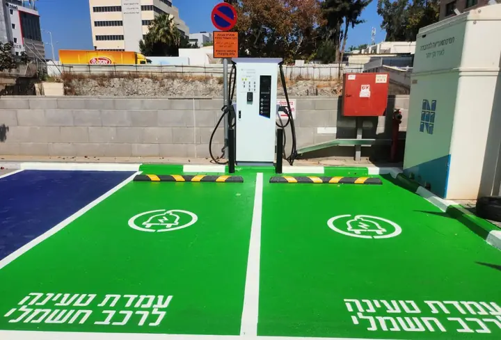 EV chargers at HaNahal 4 Fuel Station, Ashkelon