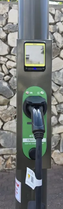 Pole-mounted charger in Nesher